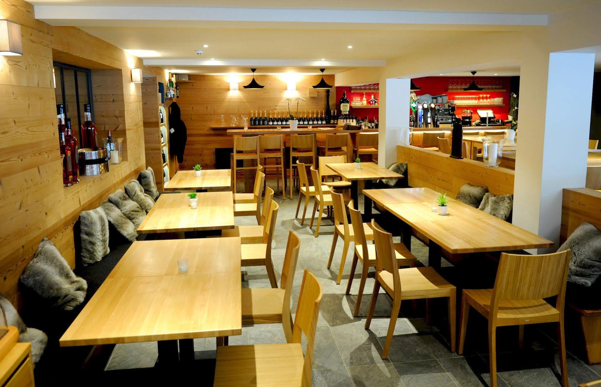 Chalet Hotel Regina เลส์เฌต์ ภายนอก รูปภาพ